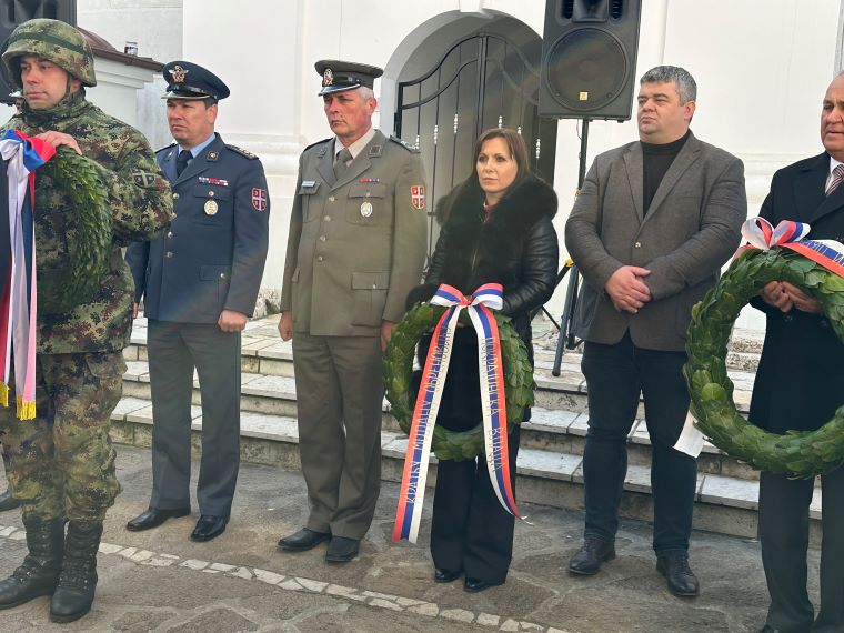 Сeкретарка Ћирић Бошковић положила венац на гроб краља Милана Обреновића у Крушедолу